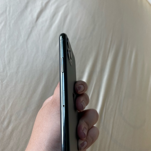 iPhone 11 pro (green) - Picture 4 of 8